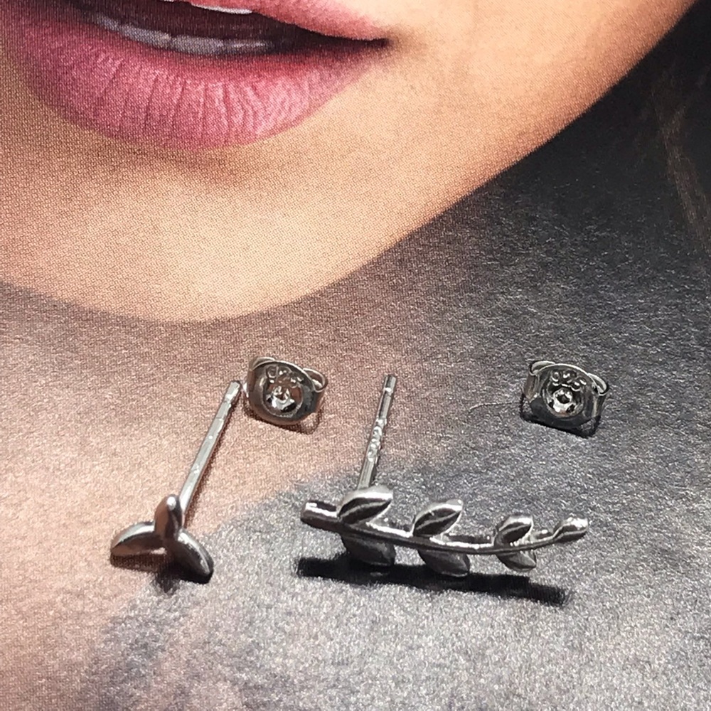 🌟 Sterling Silver 925 Stud Earrings - Picture 5 of 5